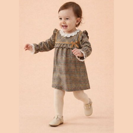 فستان أنيق جداً مع دانتيل مميز