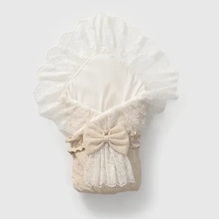 كوت صوف مبطن فرو مع دانتيل